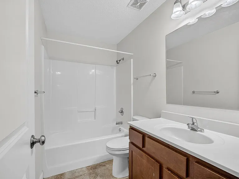 320 E 29th St — Photo 22