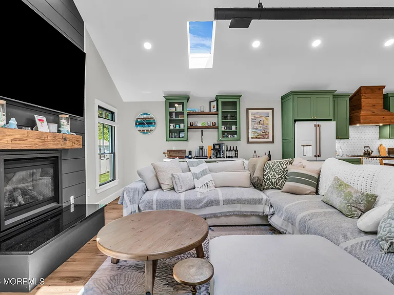 2411 Fairview Dr — Photo 12