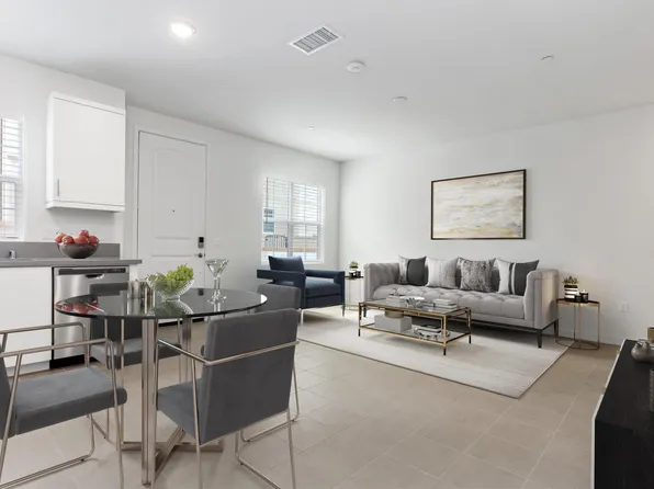 821 Blackstone Dr, San Marcos, CA 92078