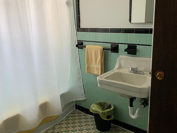 5th image of 1540 Lee St E #A