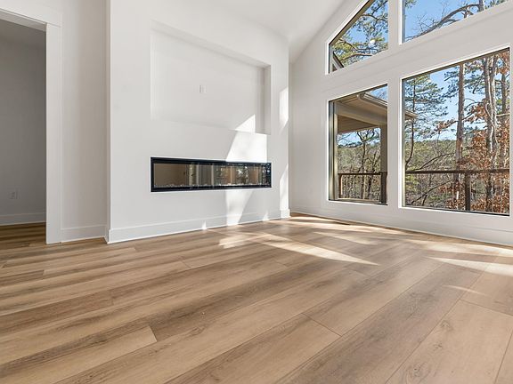 5th image of 80 Stone Cir