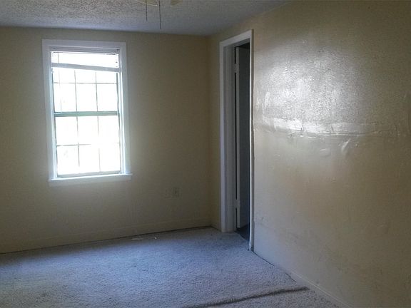 2nd image of 4108 1/2 S Robinson Ave
