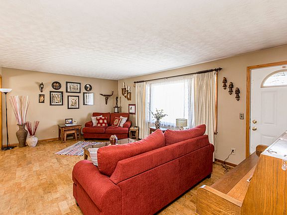 5th image of 17 Szarek Dr