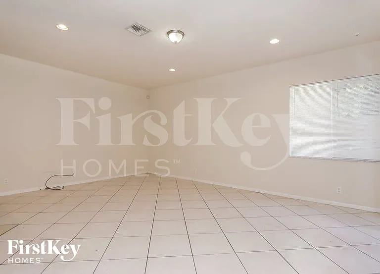 16337 SW 15th St — Photo 4