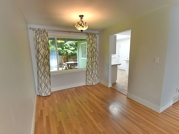 4th image of 215 163rd Pl SE