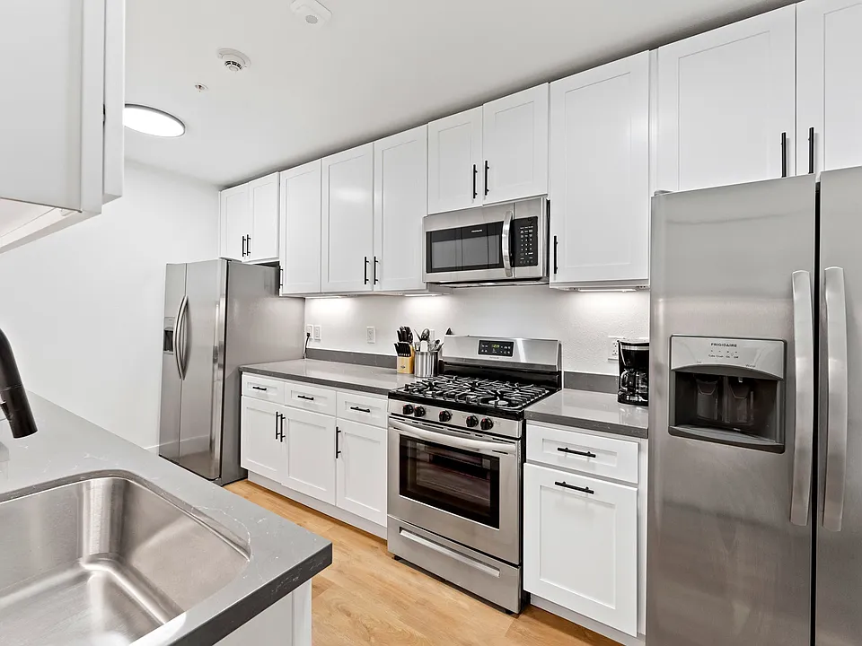 JSN_2ndFlKitchen_01_600kb