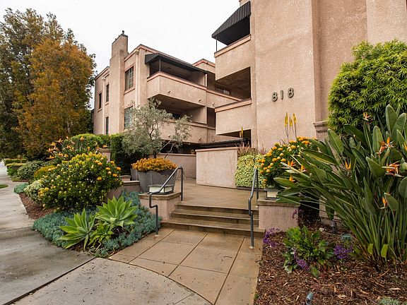 3rd image of 818 S Marengo Ave APT 305