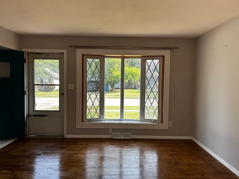 23812 Knickerbocker Rd — Photo 2
