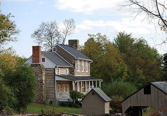 Back view w/double porch