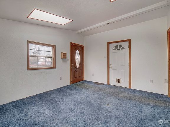 3rd image of 1519 N Cambrian Avenue N