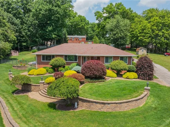 570 East St, East Palestine, OH 44413