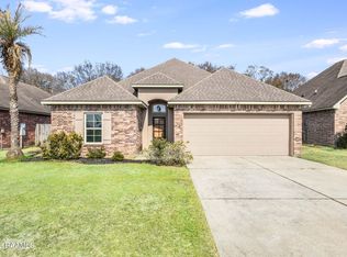413 Flanders Ridge Dr, Youngsville, LA 70592