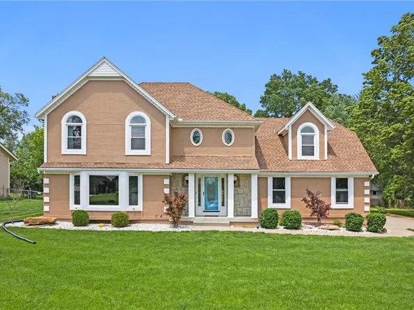 1509 Country Club Dr, Pleasant Hill, MO 64080