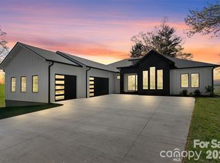 503 Nesbitt Dr, Mills River, NC 28759
