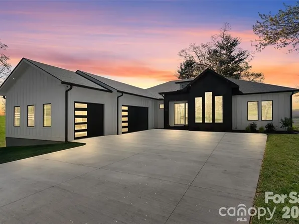 503 Nesbitt Dr, Mills River, NC 28759