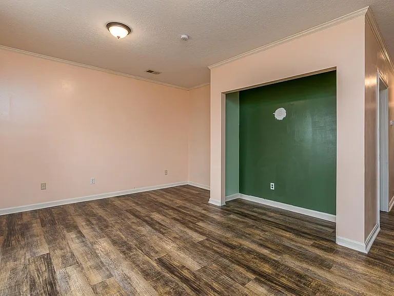169 E Vine St #A — Photo 3
