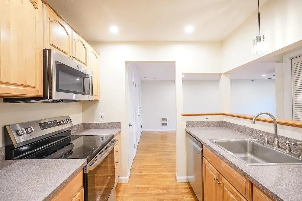 2 bed, 2.0 bath, 1036 sqft, $2,650 — Photo 4