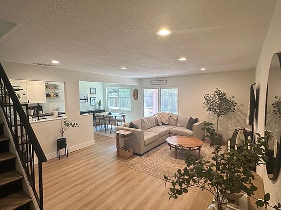 3rd image of 2851 Hotchkiss Ct