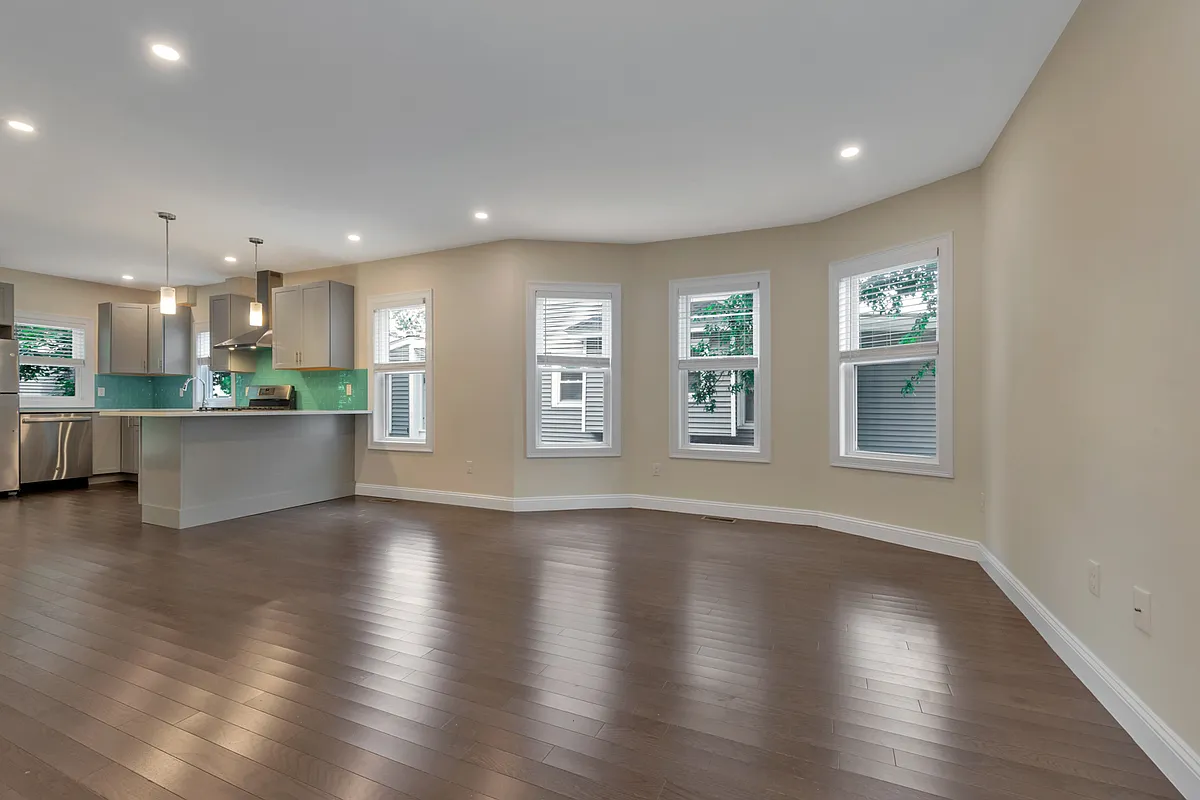 Building Photo - 161 4th St #1611