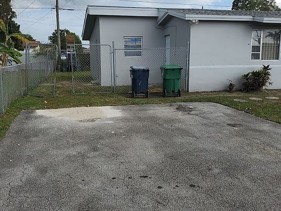 3rd image of 14721 SW 104th Ave