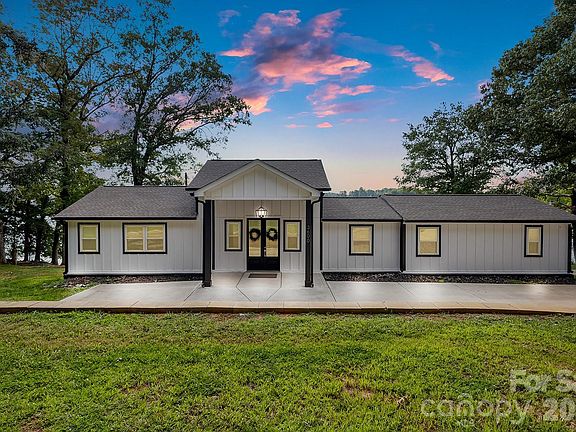 3rd image of 3600 Sadler Rd