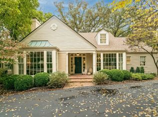 8 Wakefield Dr, Saint Louis, MO 63124