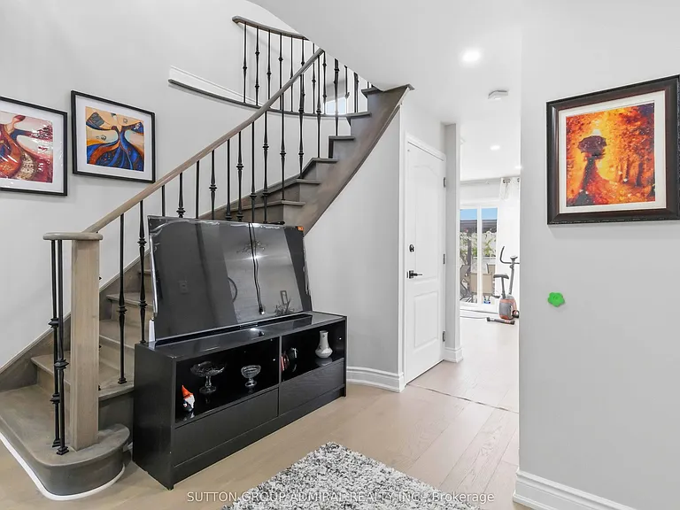 87 Marita Pl #MAIN UPPER FLR — Photo 15