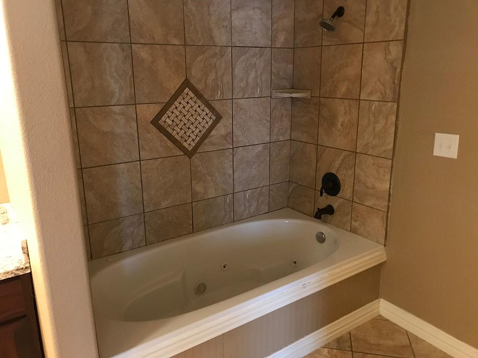 1st image of 903 Circle Dr