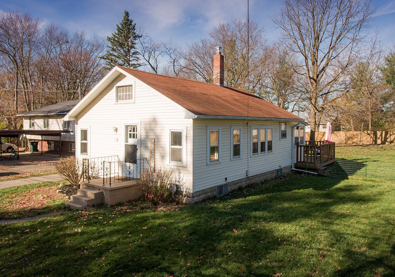 1559 Mount Vernon Ave — Photo 2