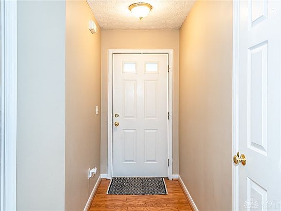 3rd image of 20 S Glen Oak Dr