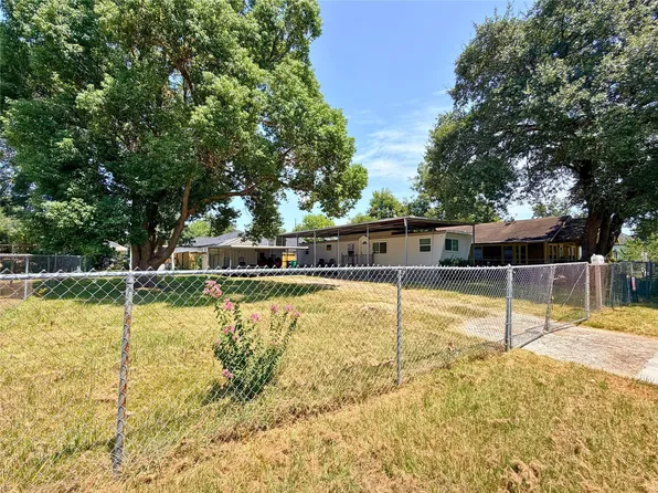 310 E Jack St, Baytown, TX 77520