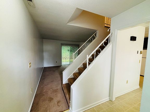 3rd image of 445 Miller Ct SE #495