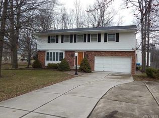 11 Woodstock Rd, Grand Island, NY 14072