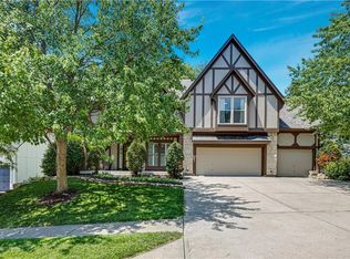 6736 NW Monticello Ter, Parkville, MO 64152