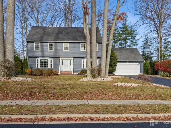 957 Hoover Dr, North Brunswick, NJ 08902