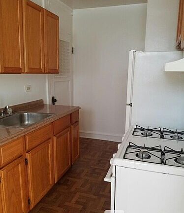 4th image of 1365 W Estes Ave #2A