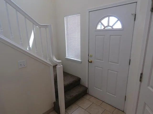3 bed, 1.5 bath, 1075 sqft, $1,795 — Photo 2