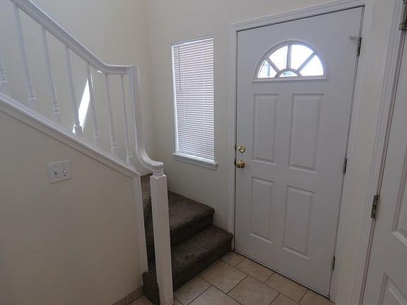 2nd image of 2515 E Spruce St