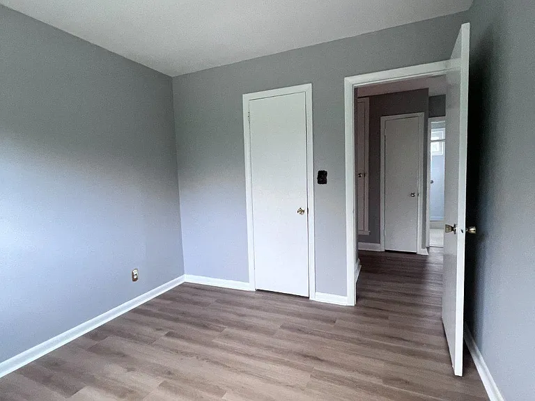8407 Thornton Rd — Photo 17