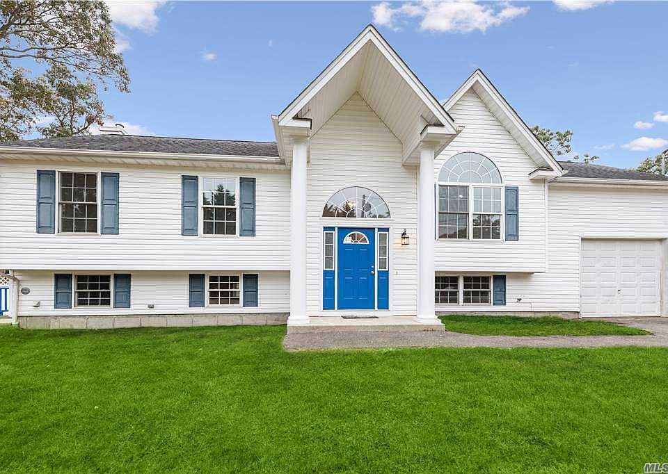 1st image of 228 Moriches Ave