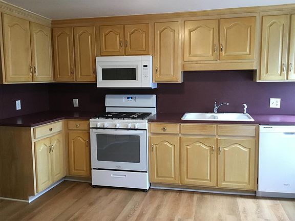 5th image of 2724 Goble St