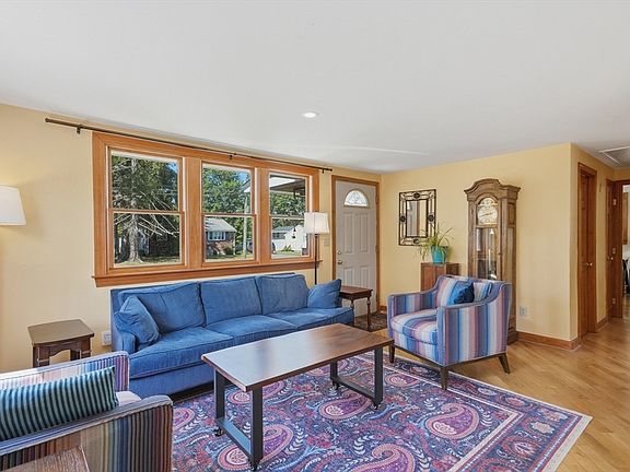 3rd image of 172 Bedford Rd
