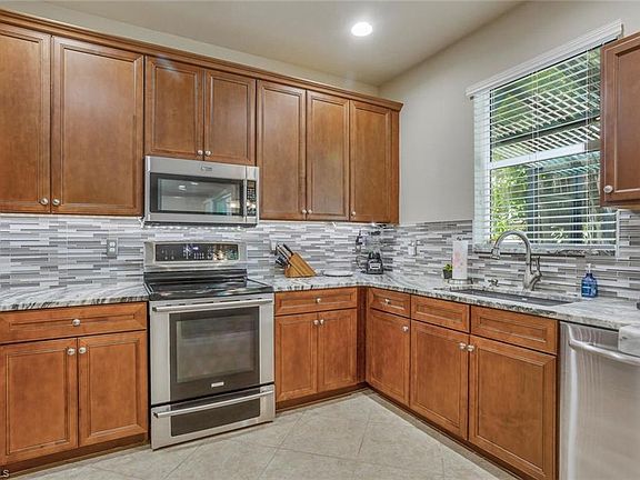 4th image of 10574 Carolina Willow Dr