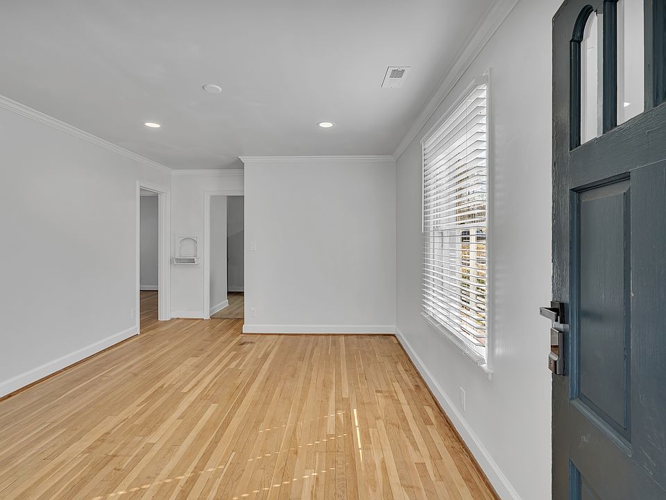 Entrance leading to the living room