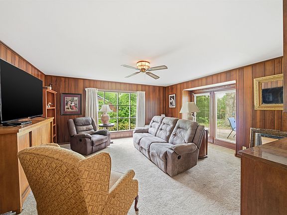 3rd image of 608 W 8th St