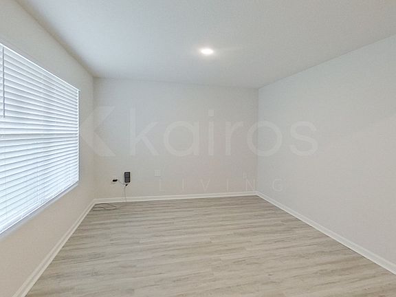 5th image of 277 Monarch Ln