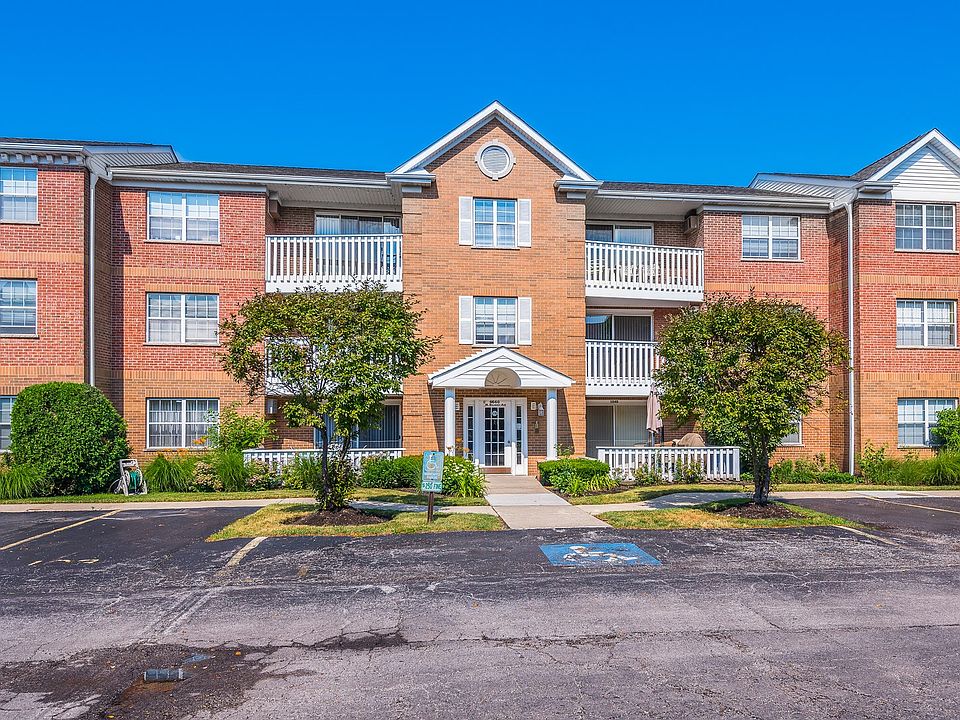 1st image of 6560 W Belmont Ave #204