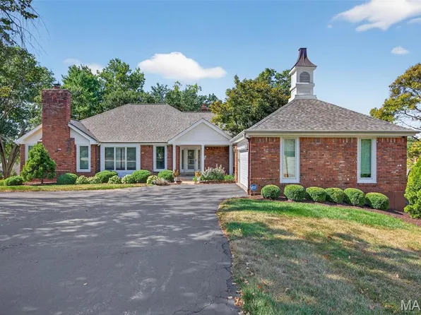 605 Aspen Ridge Ct, Chesterfield, MO 63017