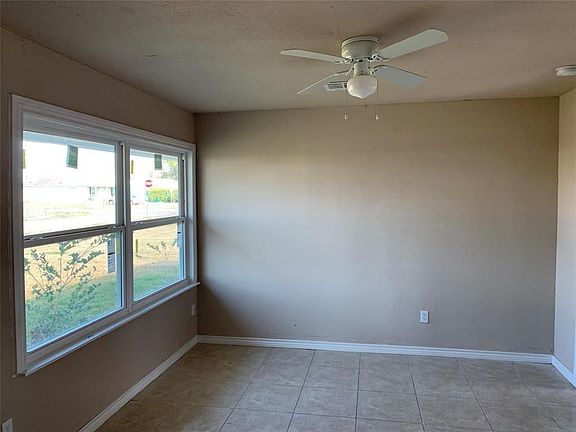 4th image of 603 Wisteria St