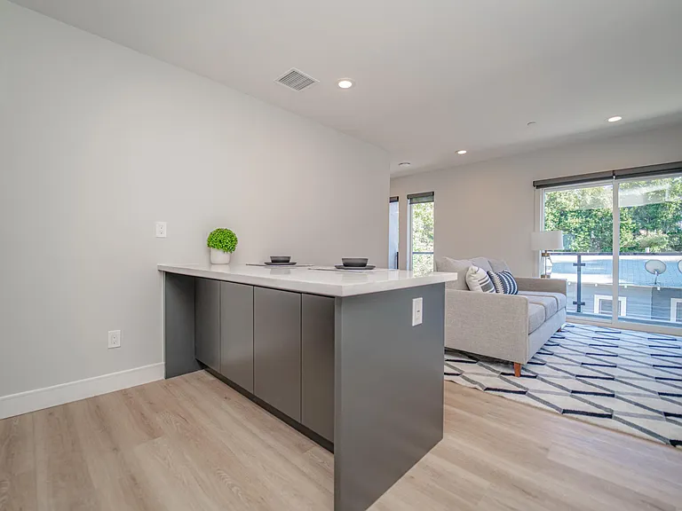 2115 Holly Dr — Photo 30